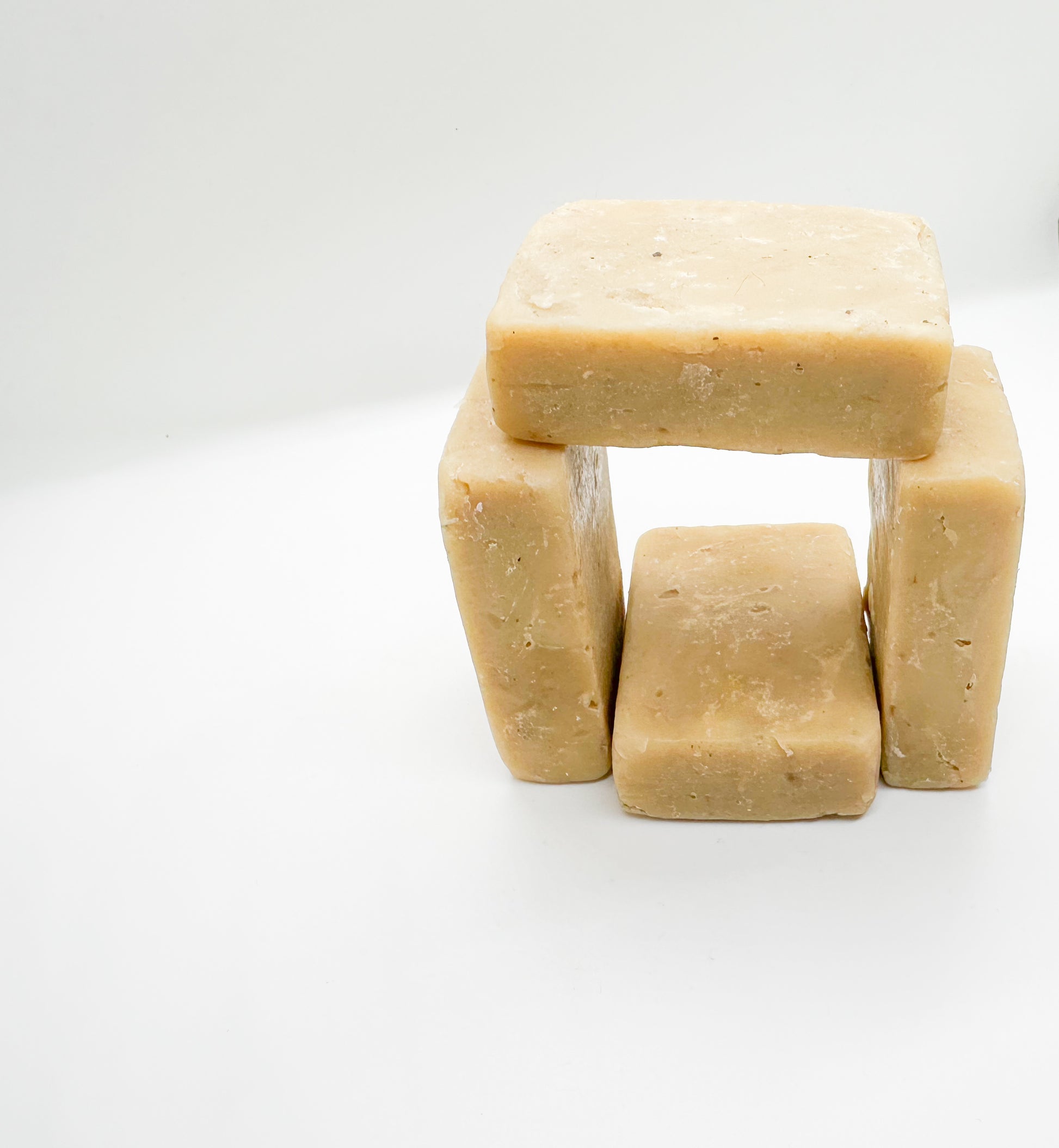 Savon Doux Artisanal – Bave d’Escargot & Avocat | 100g - Les secrets d'eni